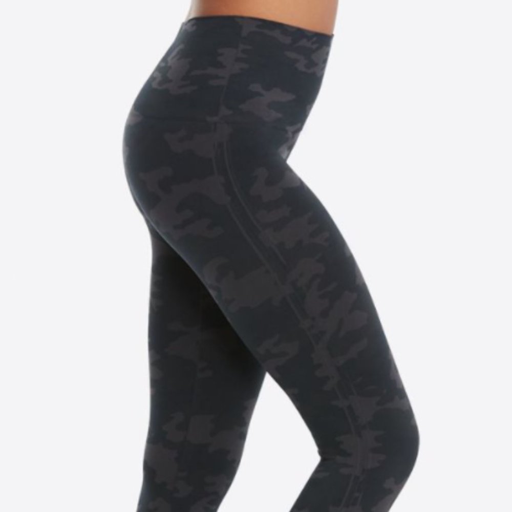 Spanx Look At Me Now Seamless Leggings - M Camo